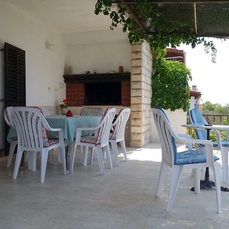 Apartmani Surjan Vela Luka Exterior foto